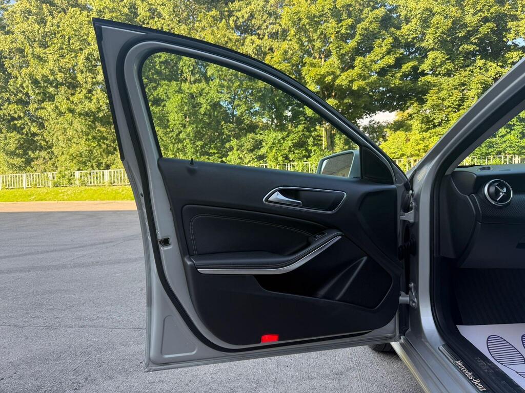 
								Mercedes-Benz A Class 2.1 A200d Sport Hatchback 5dr Diesel 7G-DCT Euro 6 (s/s) (136 ps) full									