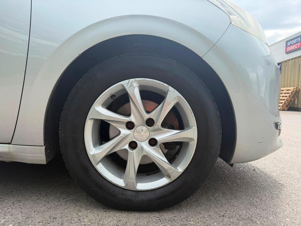 
								Peugeot 208 1.4 HDi Active Hatchback 5dr Diesel Manual Euro 5 (70 ps) full									