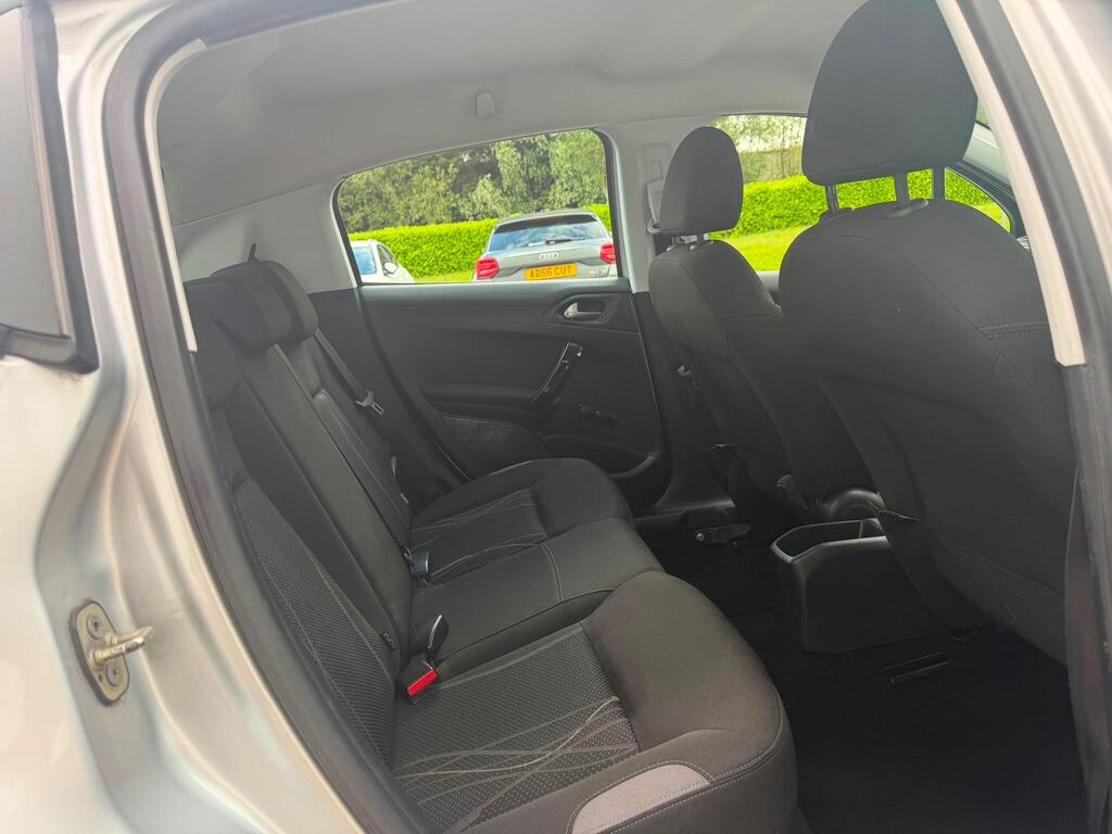
								Peugeot 208 1.4 HDi Active Hatchback 5dr Diesel Manual Euro 5 (70 ps) full									