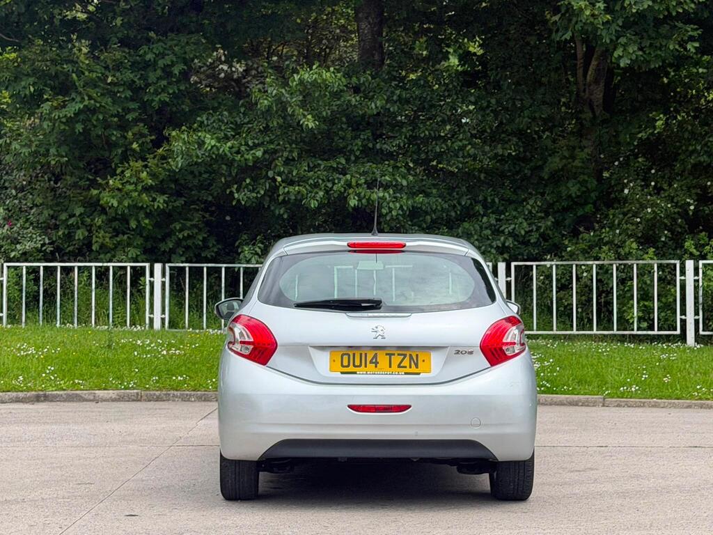 
								Peugeot 208 1.4 HDi Active Hatchback 5dr Diesel Manual Euro 5 (70 ps) full									