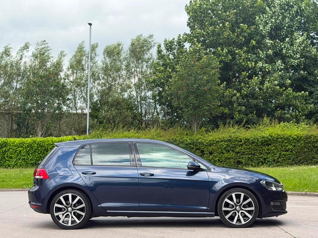 
								Volkswagen Golf 2.0 TDI BlueMotion Tech GT Euro 6 (s/s) 5dr full									