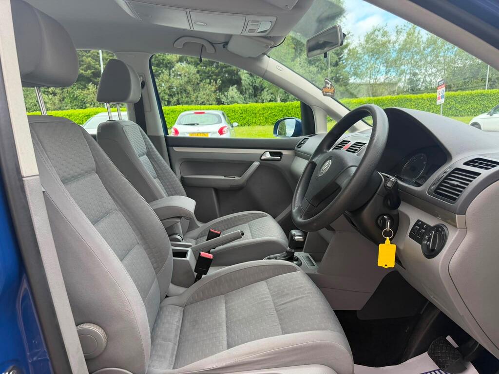 
								Volkswagen Touran 2.0 TDI SE DSG 5dr (5 Seats) full									