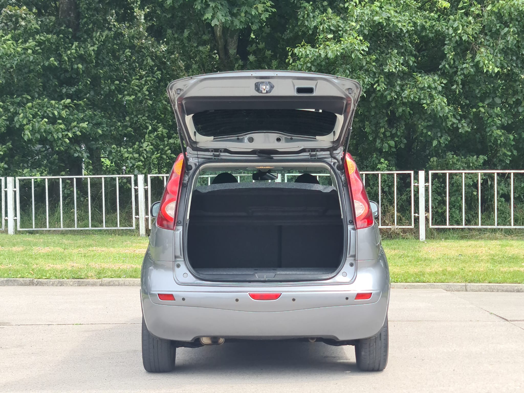 
								Nissan Note 1.4 16V n-tec Euro 5 5dr full									