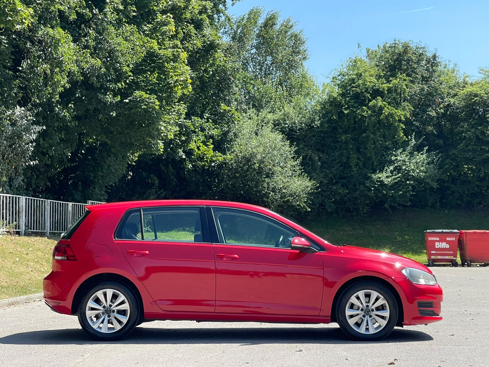 
								Volkswagen Golf 2.0 TDI BlueMotion Tech SE Euro 5 (s/s) 5dr full									