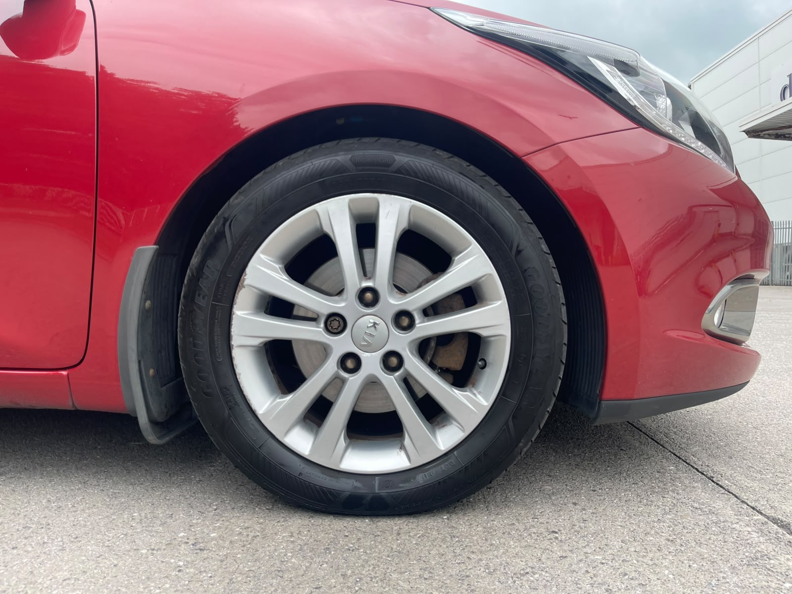 
								Kia Ceed 1.6 CRDi EcoDynamics 3 Euro 5 (s/s) 5dr full									
