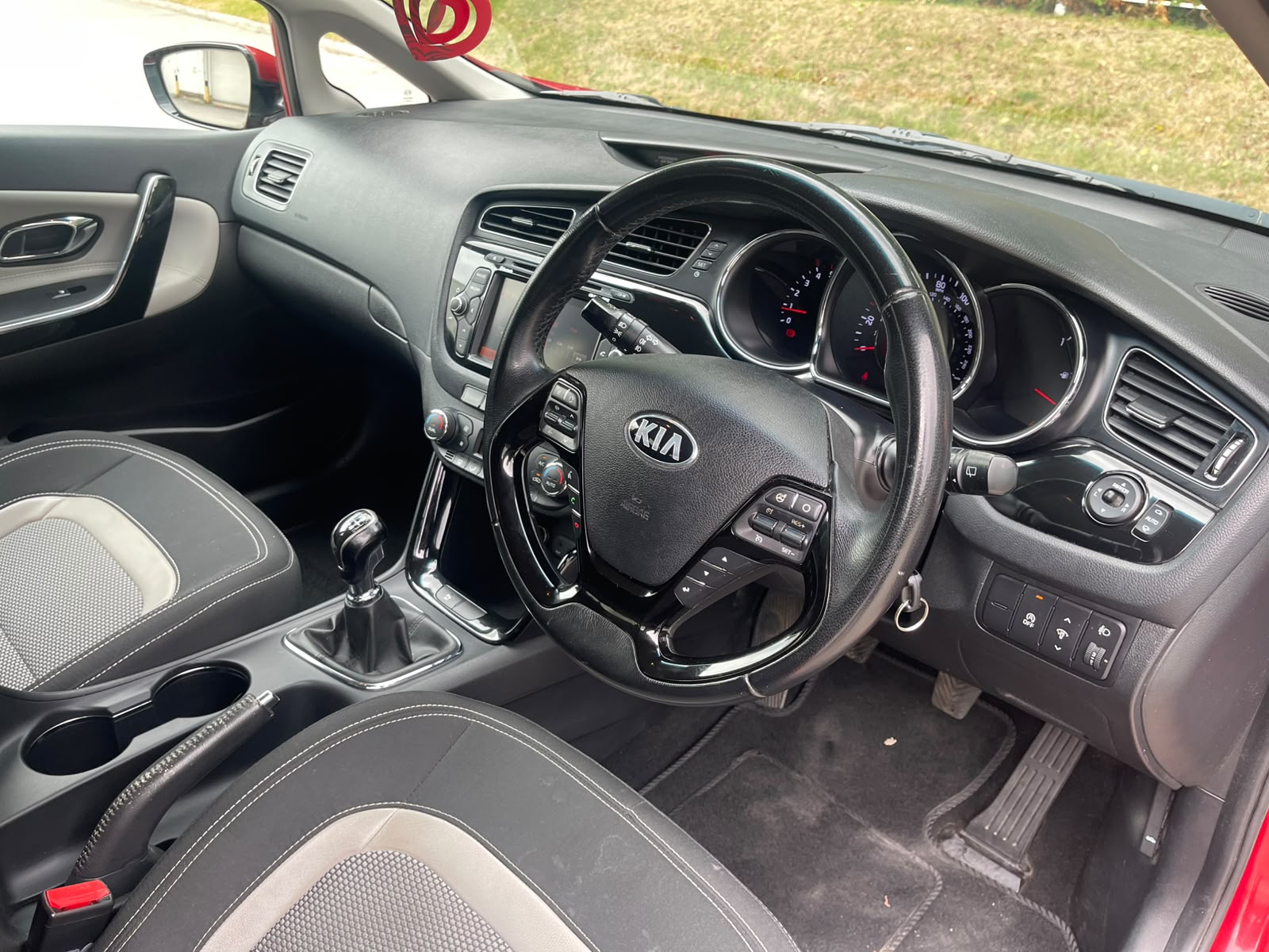 
								Kia Ceed 1.6 CRDi EcoDynamics 3 Euro 5 (s/s) 5dr full									