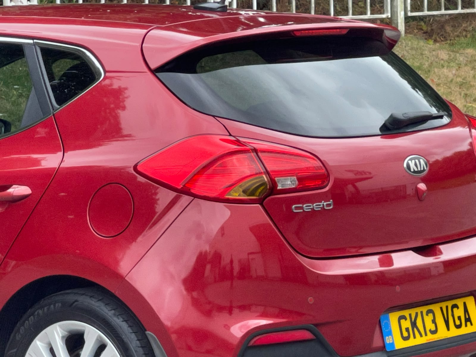 
								Kia Ceed 1.6 CRDi EcoDynamics 3 Euro 5 (s/s) 5dr full									