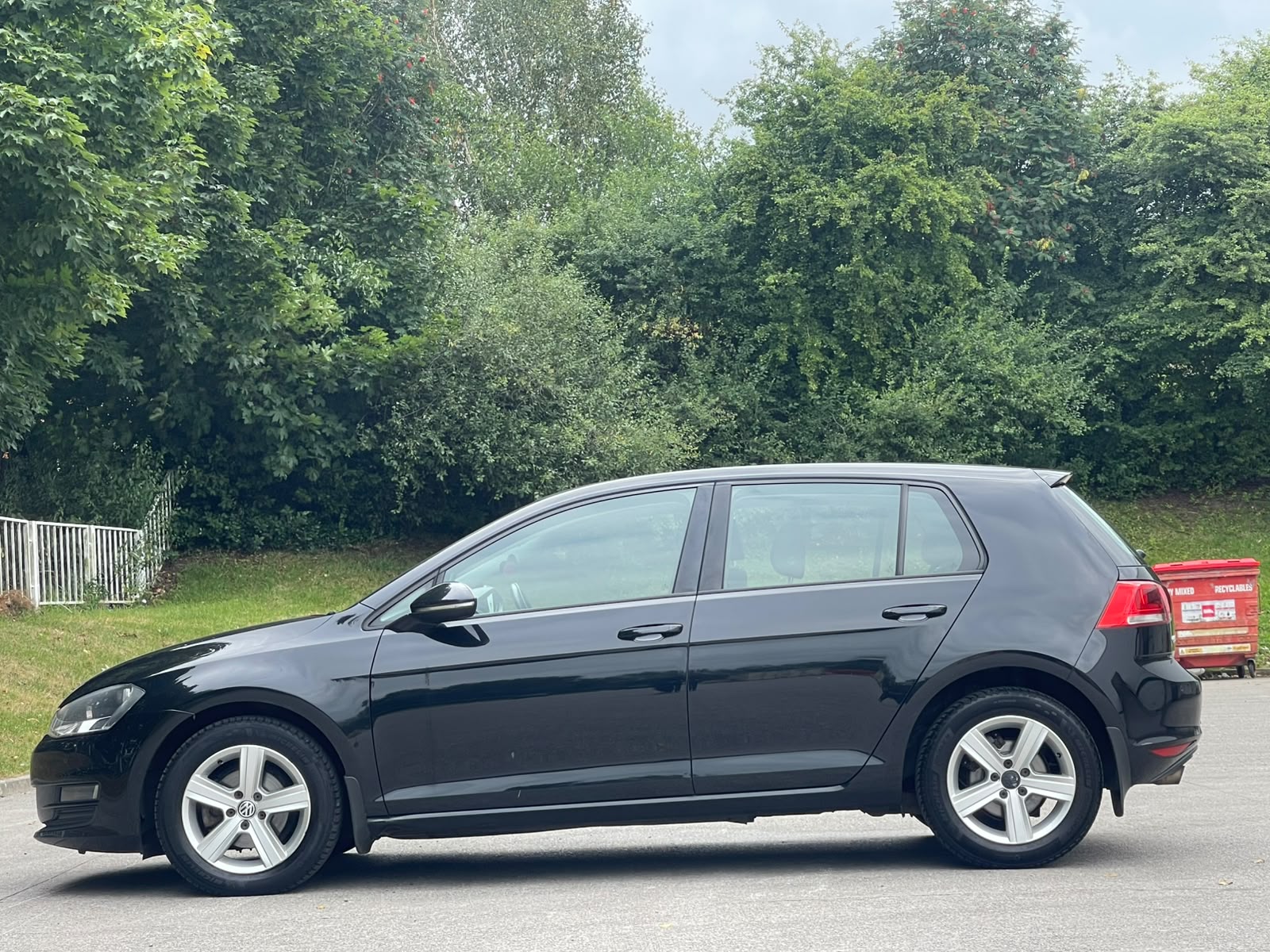 
								Volkswagen Golf 1.6 TDI BlueMotion Tech Match Euro 5 (s/s) 5dr full									