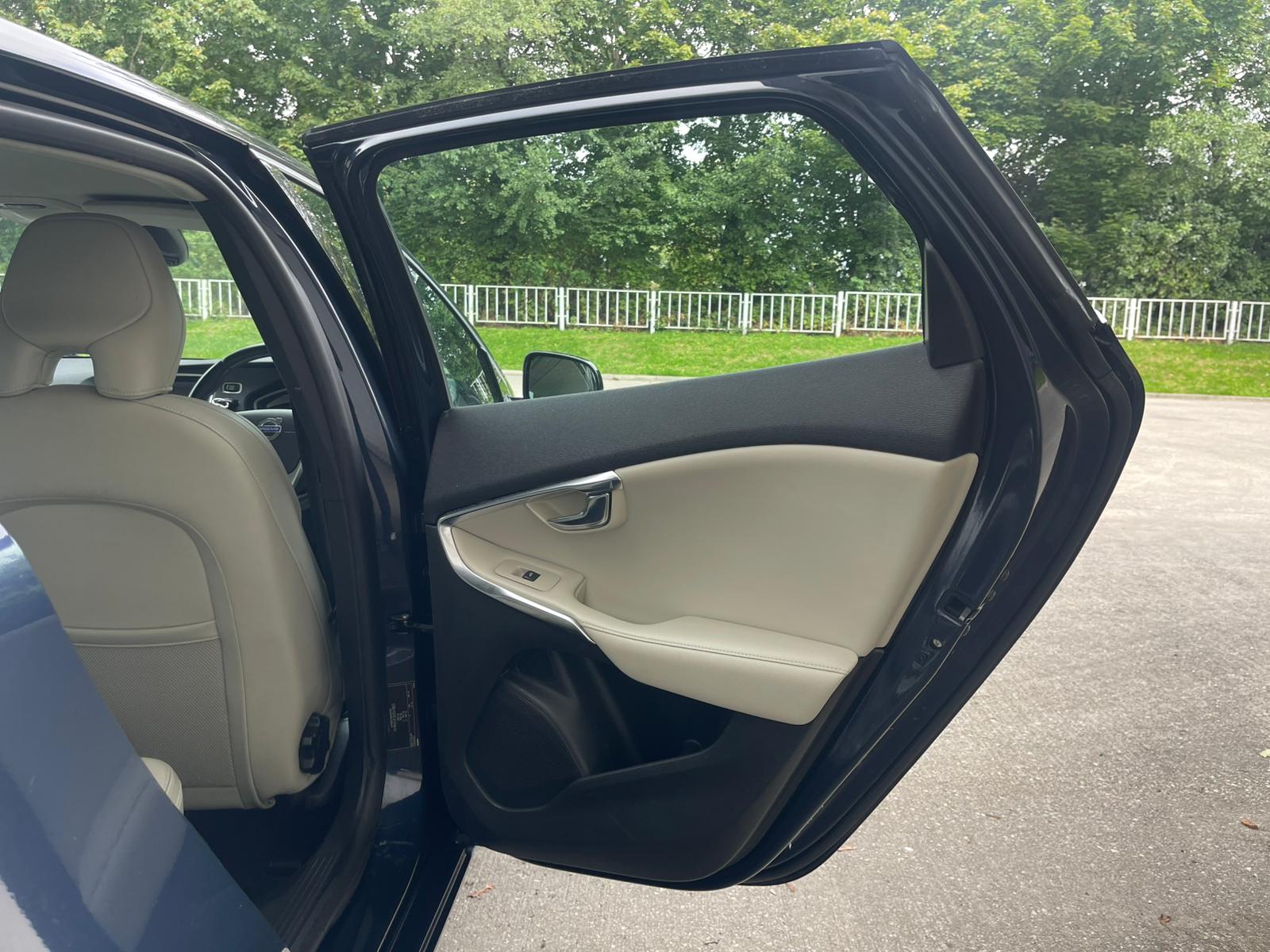 Volvo V40 2.0 D3 SE Lux Nav Euro 5 (s/s) 5dr