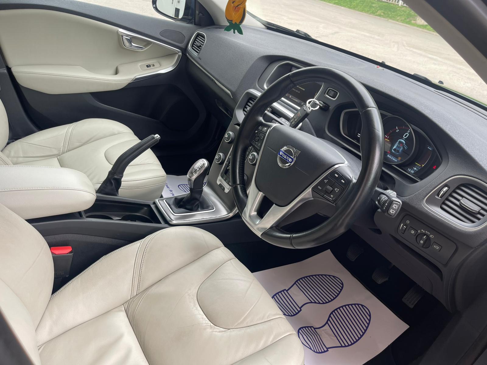 Volvo V40 2.0 D3 SE Lux Nav Euro 5 (s/s) 5dr
