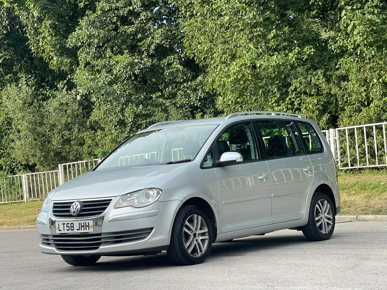 Volkswagen Touran 2.0 TDI SE DSG 5dr (5 Seats)