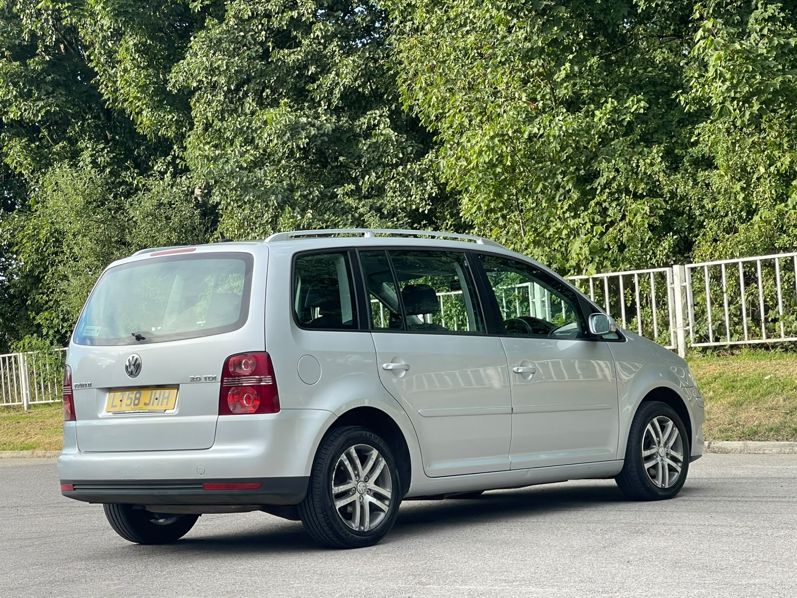 Volkswagen Touran 2.0 TDI SE DSG 5dr (5 Seats)