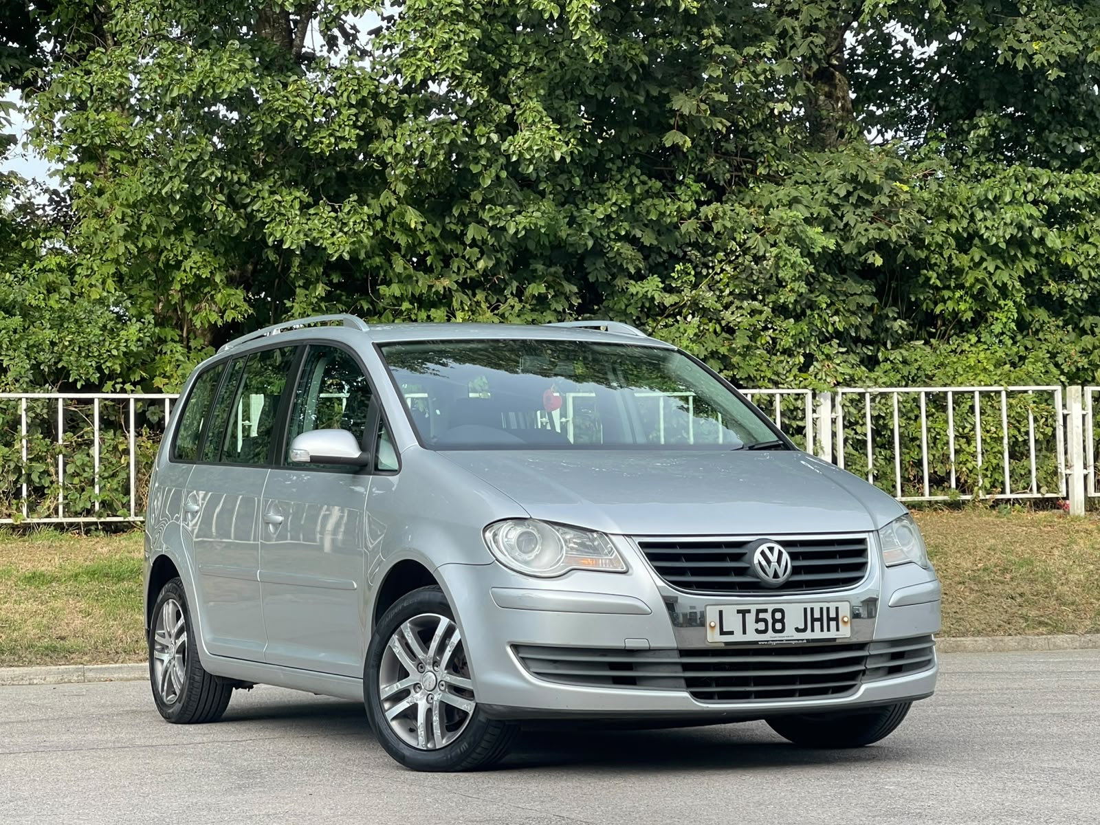 Volkswagen Touran 2.0 TDI SE DSG 5dr (5 Seats)
