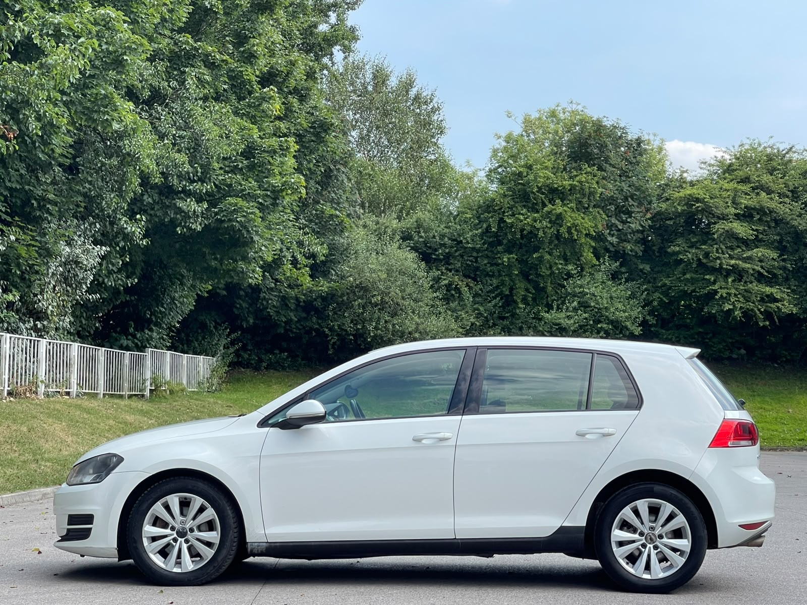 Volkswagen Golf 2.0 TDI BlueMotion Tech SE DSG Euro 5 (s/s) 5dr